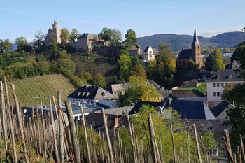 Blick auf Saarburg Eine Grafik von Kultur- & Weinbotschafter