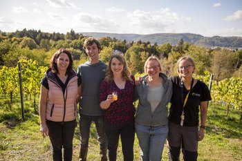 KiWi Trier 2022 - Das Orga Team Eine Grafik von Kultur- & Weinbotschafter