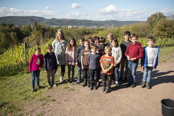 Traubenlese Trier 2022 - Gruppenfoto Eine Grafik von Kultur- & Weinbotschafter